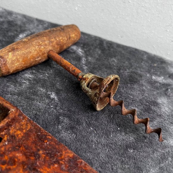 Vintage Antique Sheep Shears Corkscrew Wine Bottle Opener Wood Metal Rusty Decor - Picture 7 of 10